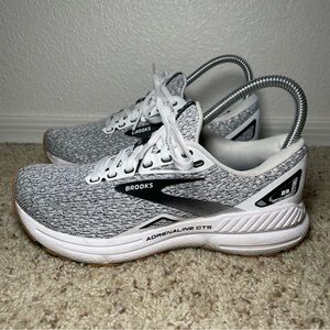 Brooks Adrenaline GTS 23 Women Sz 6.5 Gray White Running Walking Shoes Sneakers